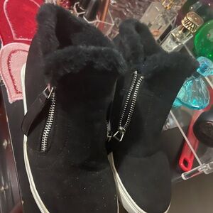 Women's Black Fur-Lined Sneakers